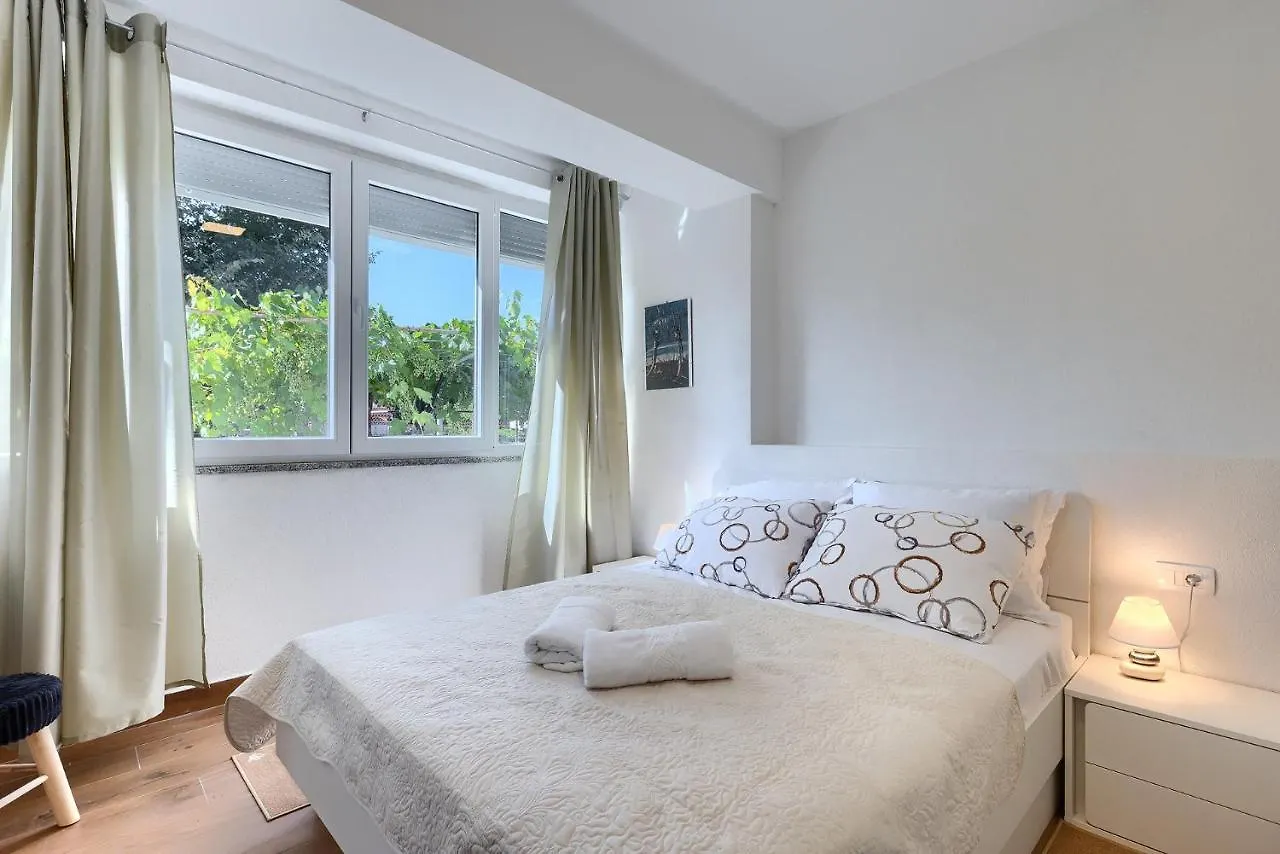 Holiday House Chill Out Loborika Pula 6 Persons Marcana 0*,  Croatia