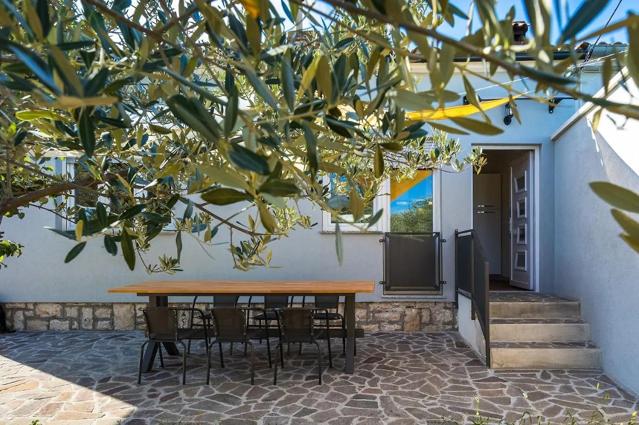Holiday House Chill Out Loborika Pula 6 Persons Marcana Holiday home