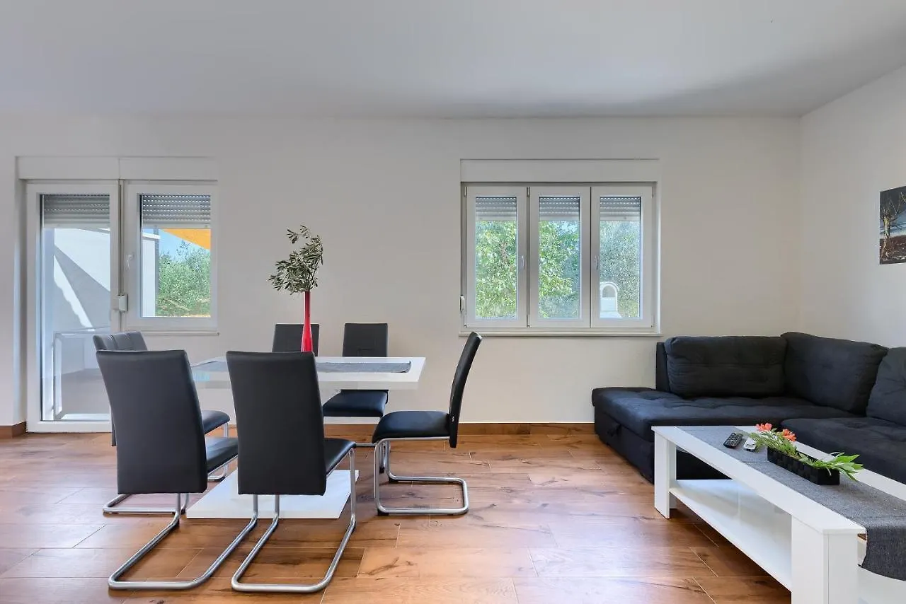 Holiday House Chill Out Loborika Pula 6 Persons Marcana 0*,  Croatia