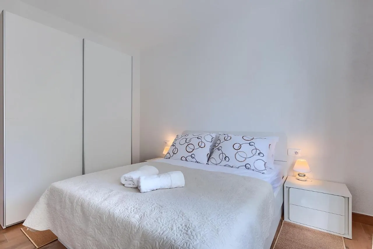 Holiday House Chill Out Loborika Pula 6 Persons Marcana Croatia